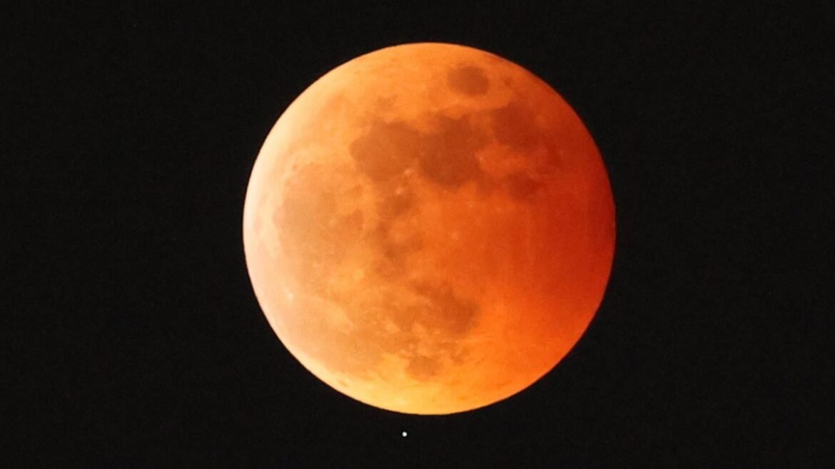 Blood moon 2025: How to see the moon turn red over North America during March's total lunar eclipse