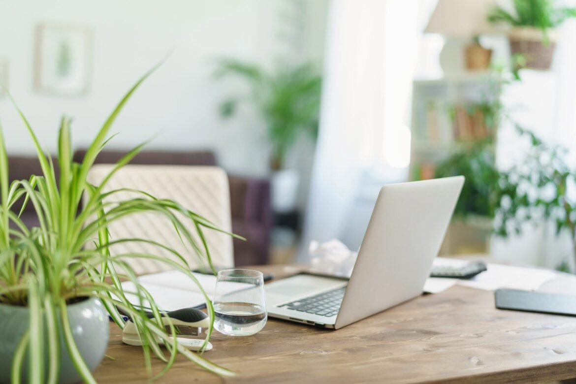 How I Quit My 9-5 And Made $1.4 Million Last Year Selling On Amazon