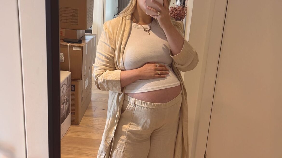 20 Best Maternity Trousers For Every Style & Budget 2025