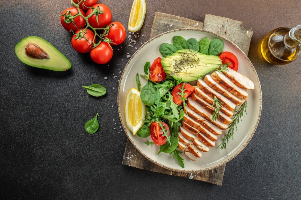 Cutting carbs, not fat, may better control appetite in women