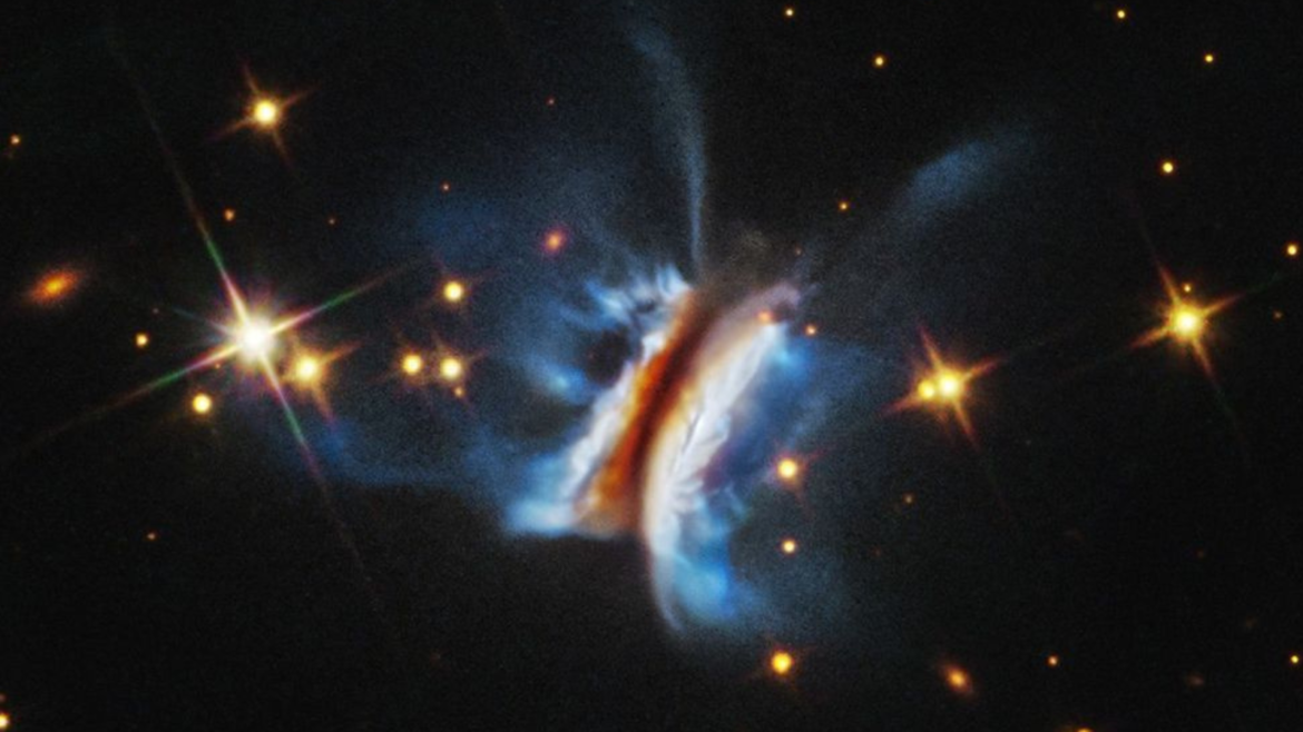 'Dracula's Chivito' looks stunning in this tasty Christmas photo from the Hubble Telescope