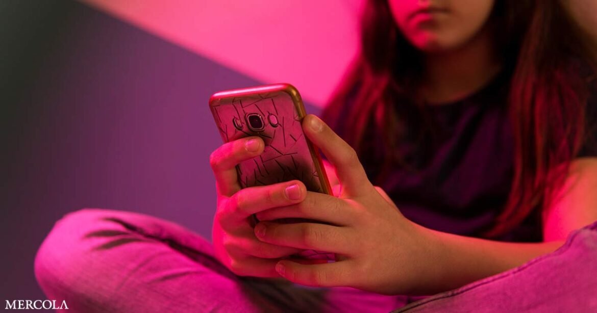 New Data Connects Smartphone Ownership at Age 12 to Obesity and Mental Health Concerns