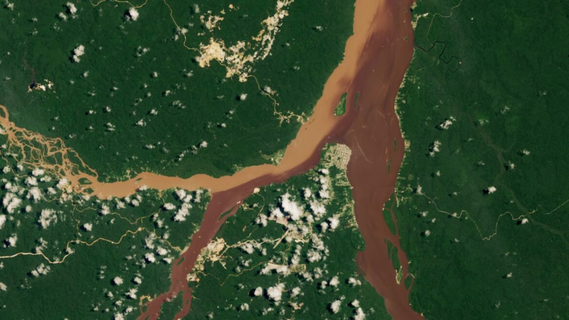 3 rivers merge into striking half-and-half waterway in Guyana — Earth from space