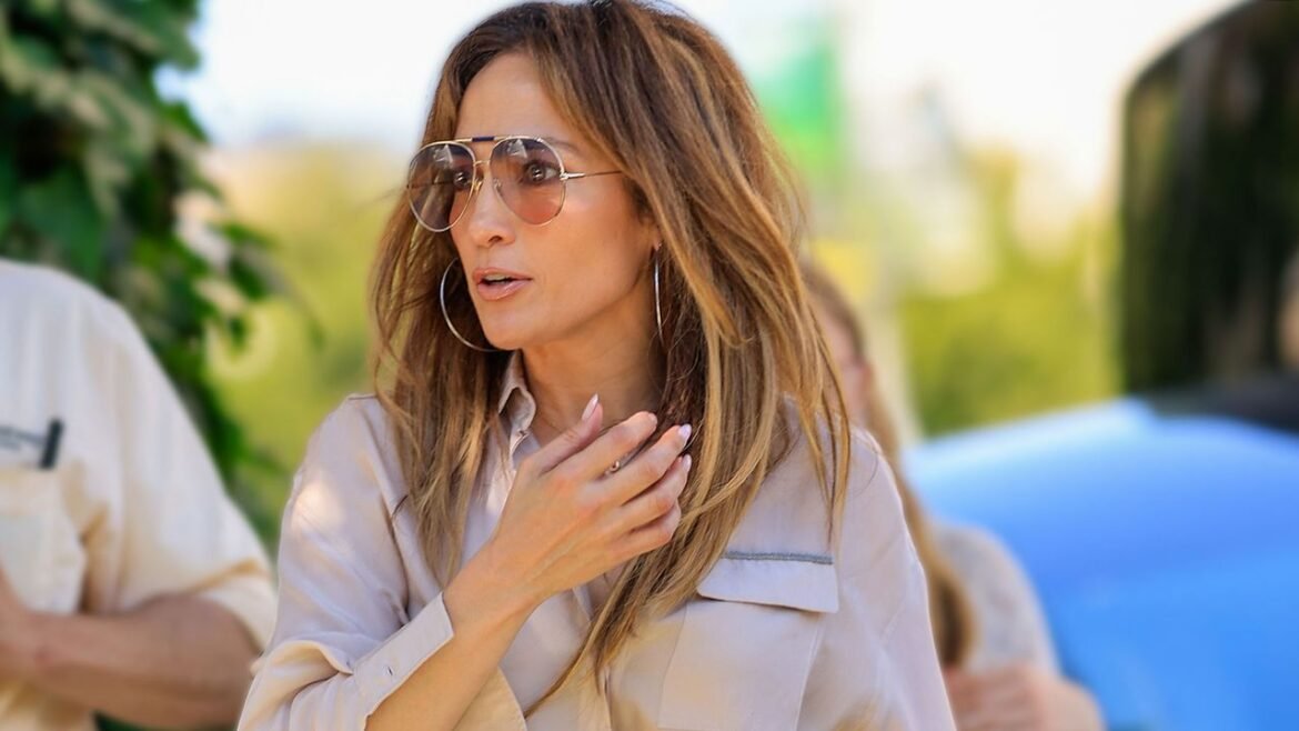 Pair these espadrilles with jeans for an effortlessly chic Spring look