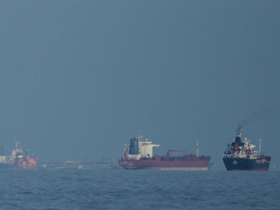 Oil rises above $106 per barrel as US, Iran deadlocked in Strait of Hormuz | US-Israel war on Iran