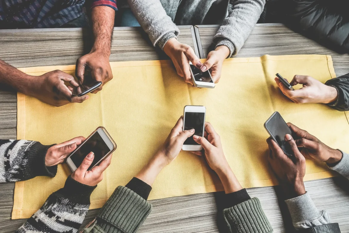 9 Best Cheap Cell Phone Plans That Will Save You Money
