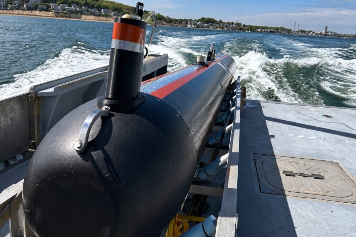 U.S. Navy funds a robotic submarine built to secretly lay mines