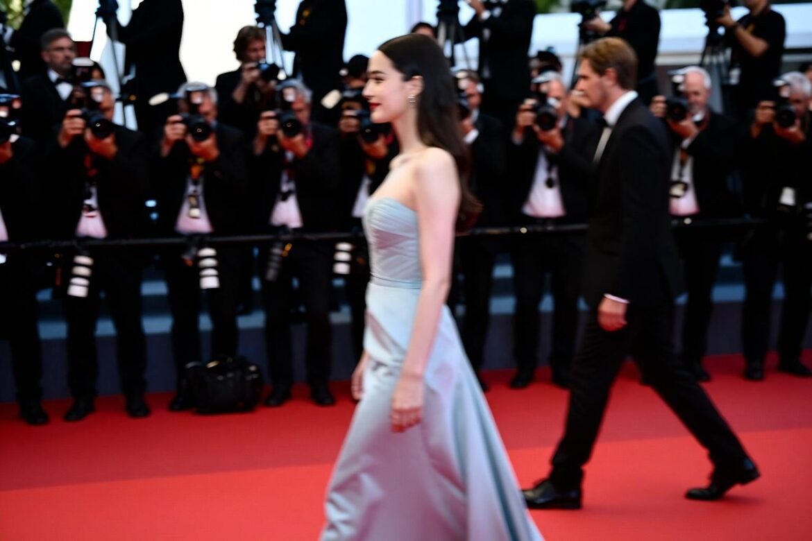 Entertainment Gossip: Why We Can't Stop Reading, Watching, and Sharing
